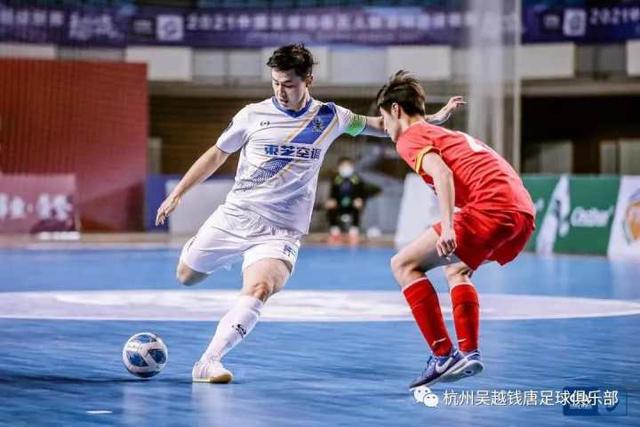 😂夺笋啊！球迷DIY了一套尼克斯版本福克斯4号球衣